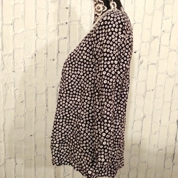 Kensie Black White Floral Peasant Blouse Size Small - Picture 3 of 5